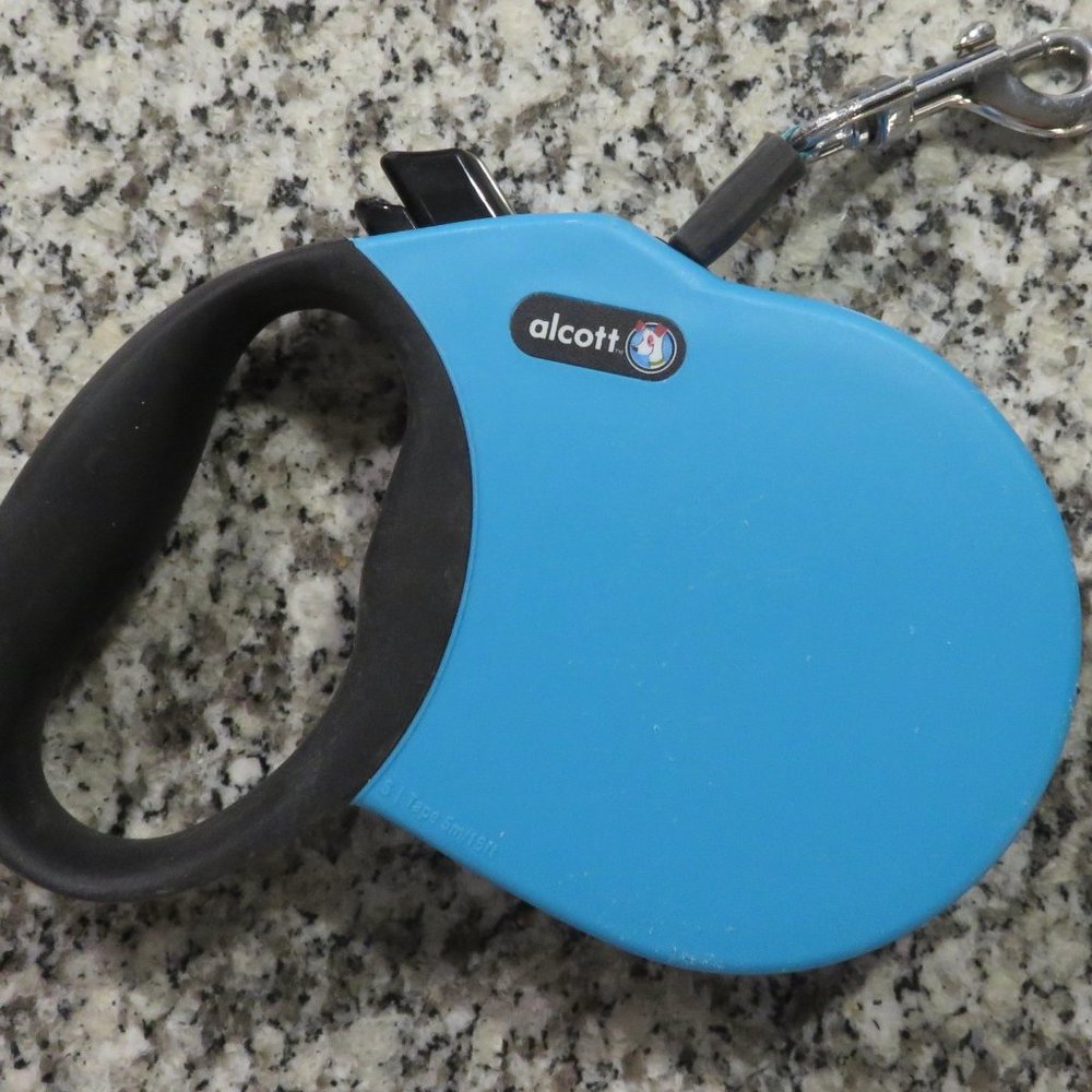 Like New Alcott Adventure Retractable Dog Leash  - Small - Picture 8 of 11